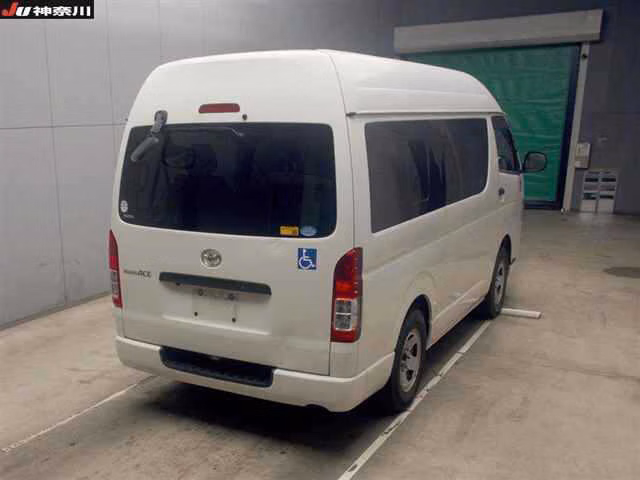 TOYOTA REGIUS ACE