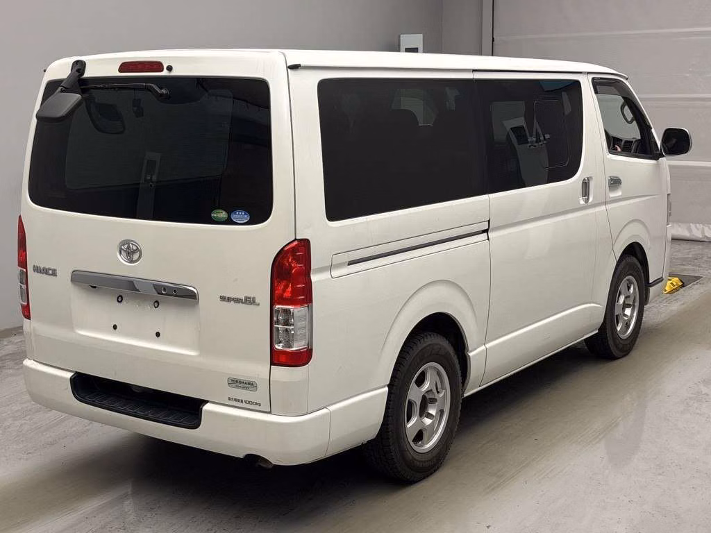 TOYOTA REGIUS ACE