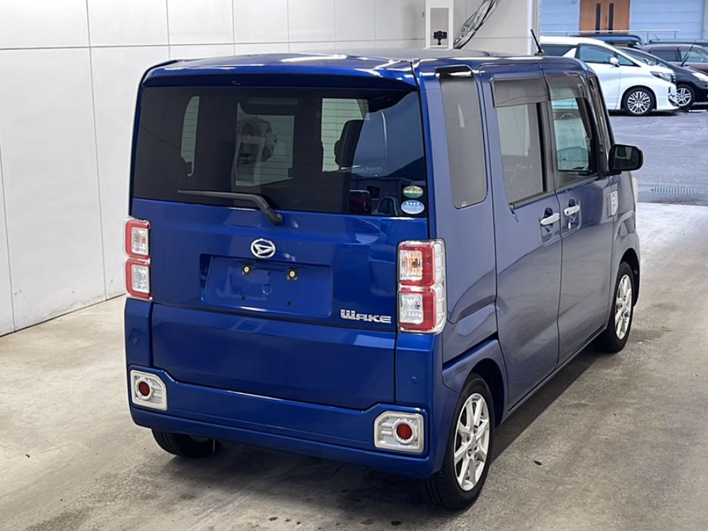 DAIHATSU WAKE