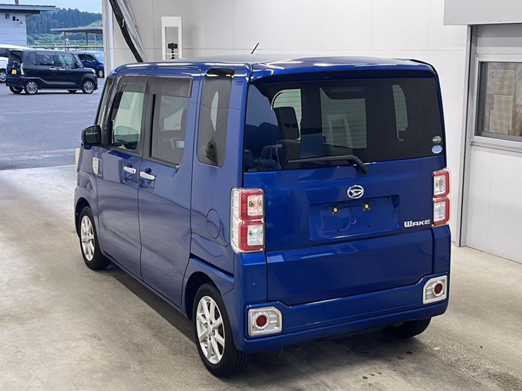 DAIHATSU WAKE