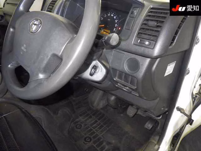 TOYOTA REGIUS ACE