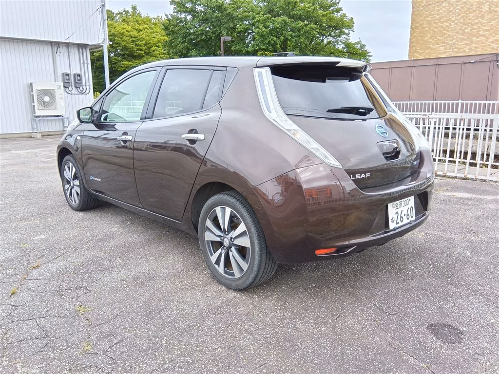 NISSAN LEAF