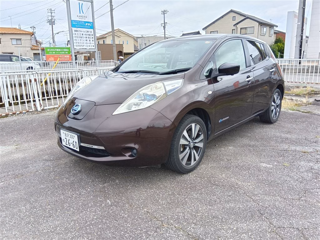 NISSAN LEAF