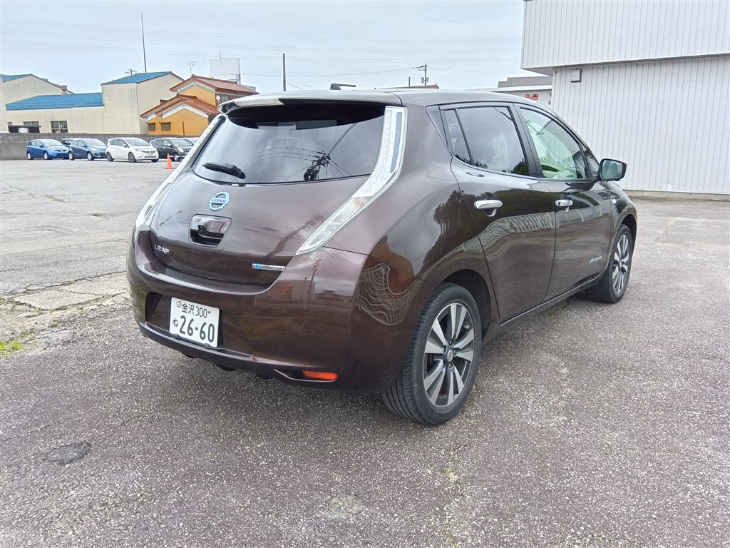 NISSAN LEAF