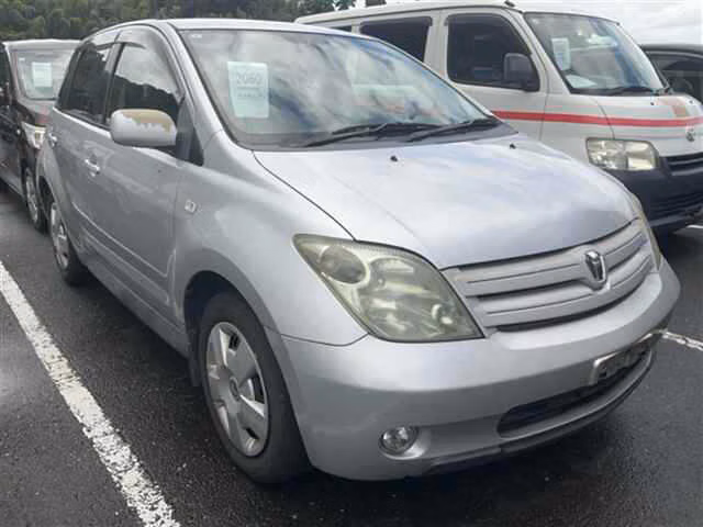 TOYOTA IST