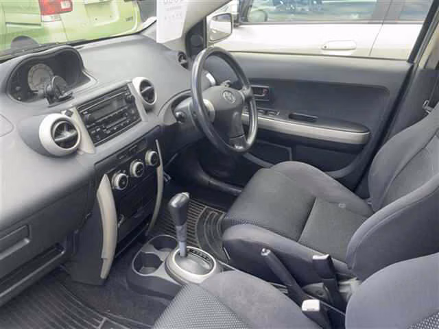 TOYOTA IST