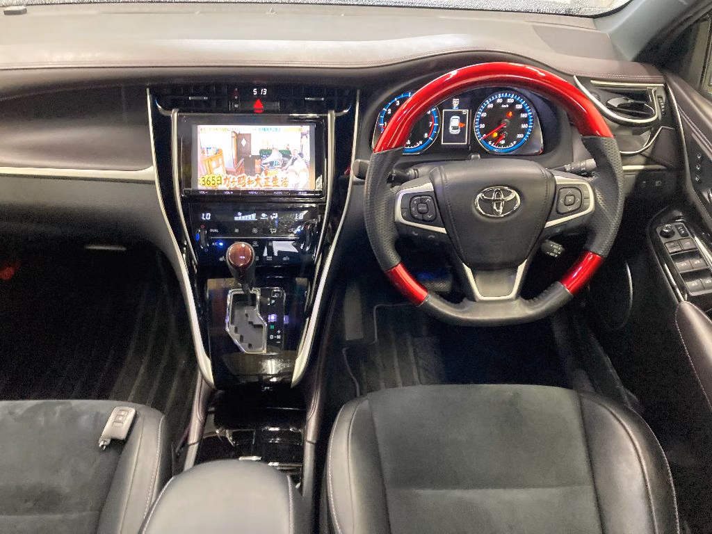 TOYOTA HARRIER