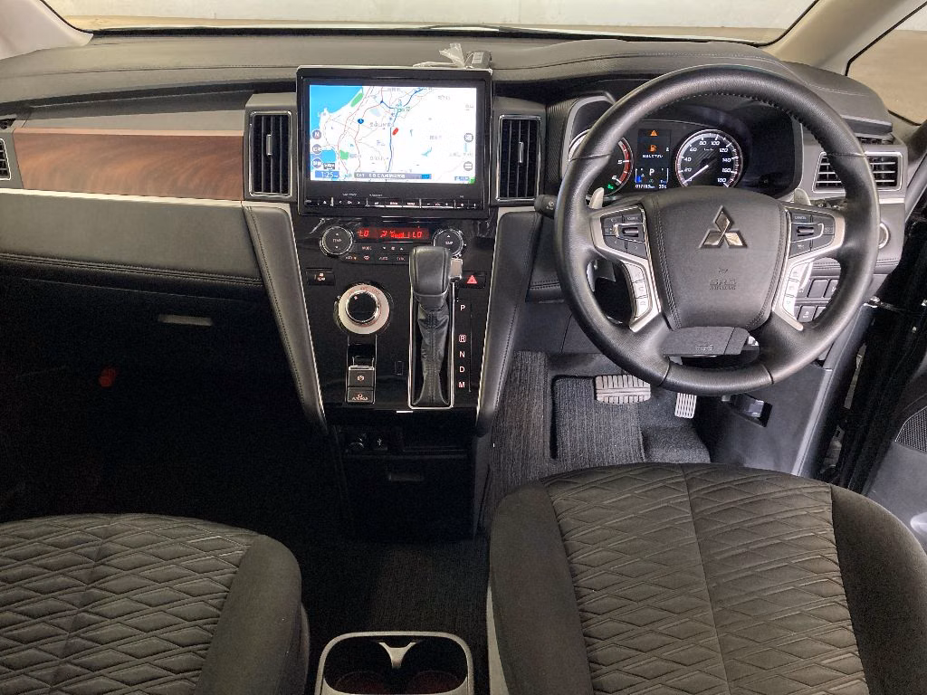 MITSUBISHI DELICA D:5