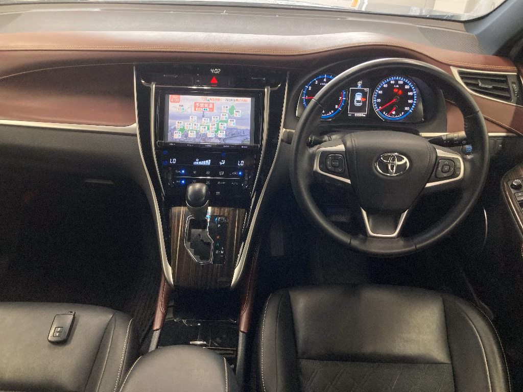 TOYOTA HARRIER