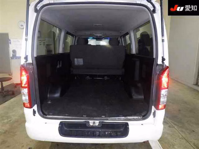 TOYOTA REGIUS ACE