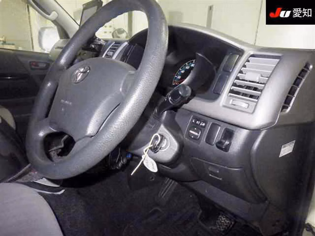 TOYOTA REGIUS ACE