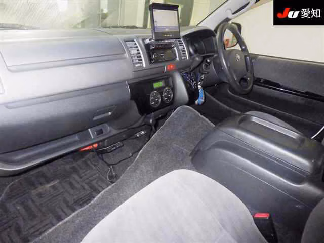 TOYOTA REGIUS ACE