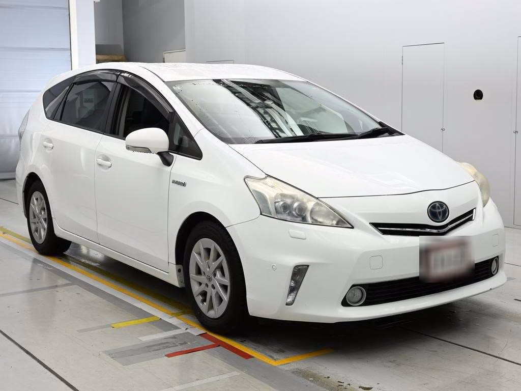TOYOTA PRIUS ALPHA