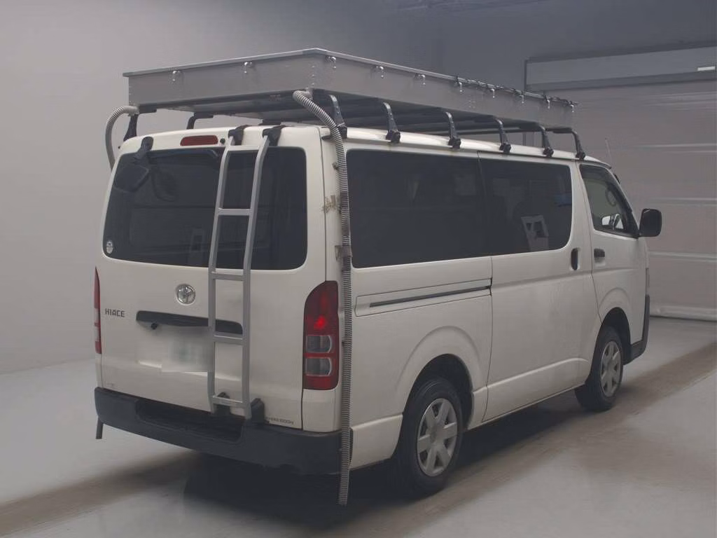 TOYOTA REGIUS ACE