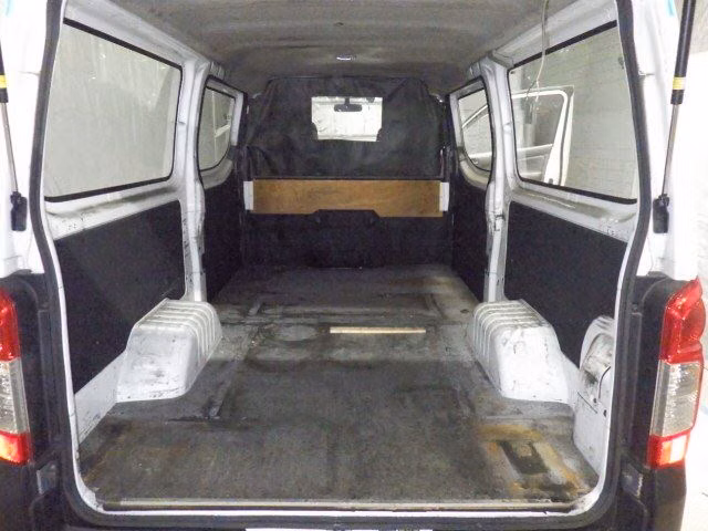 NISSAN NV350 CARAVAN