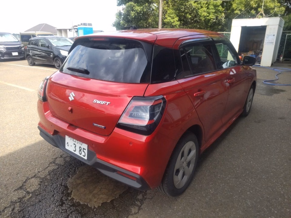 SUZUKI SWIFT