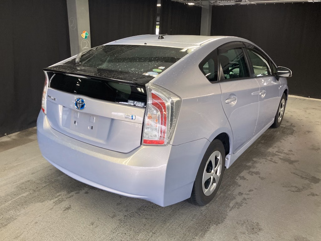 TOYOTA PRIUS