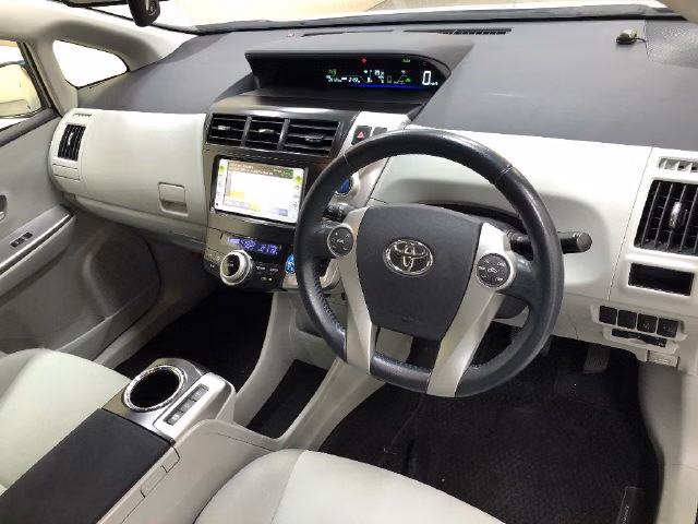 TOYOTA PRIUS ALPHA