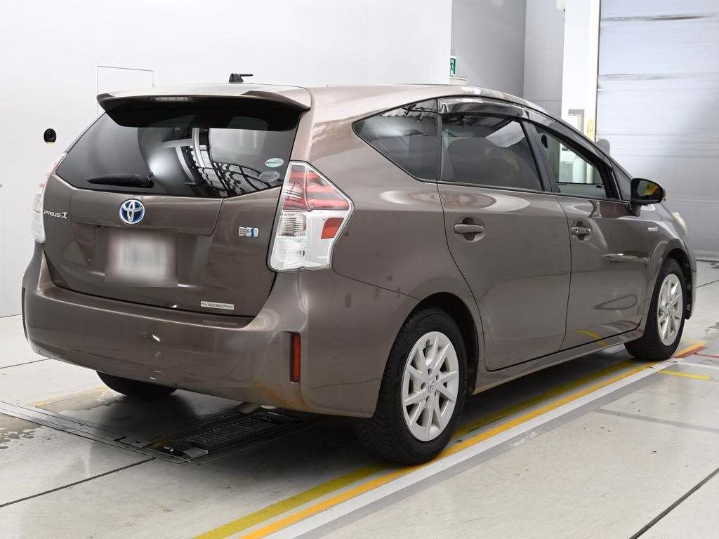 TOYOTA PRIUS ALPHA