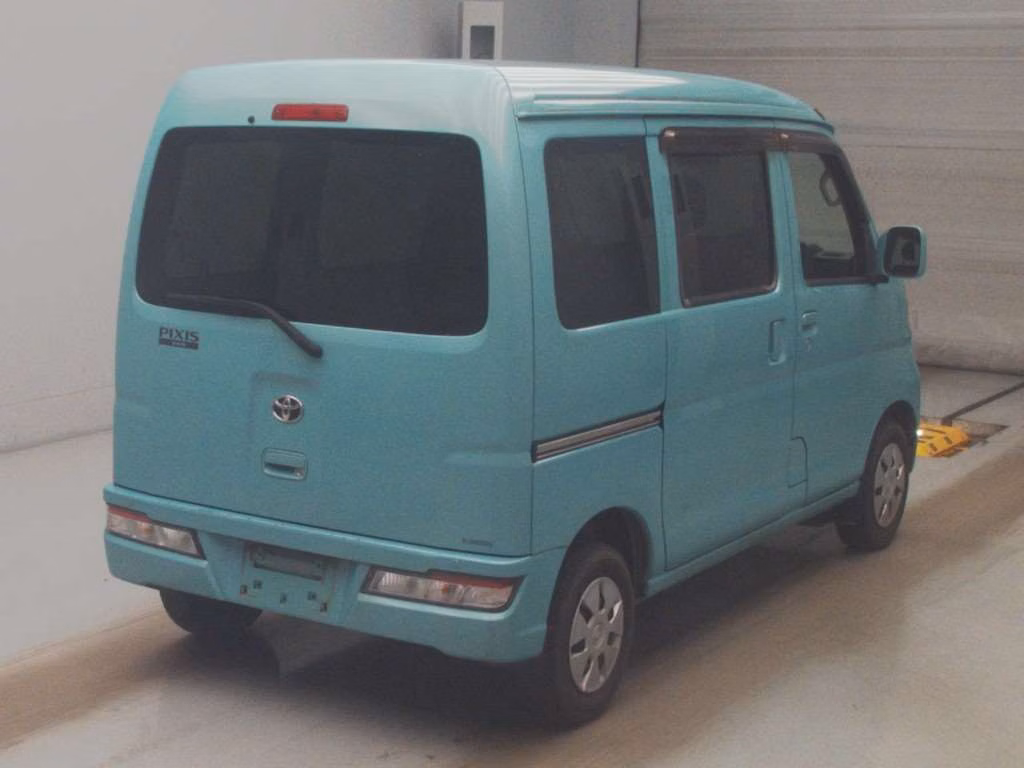 TOYOTA PIXIS VAN