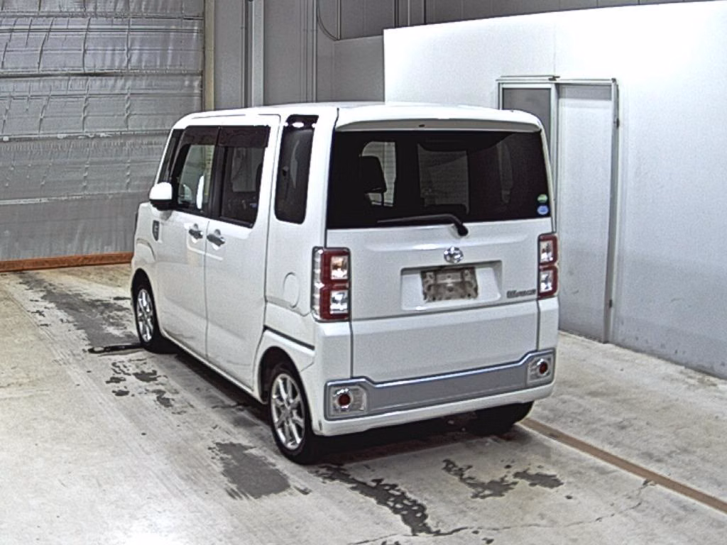 DAIHATSU WAKE