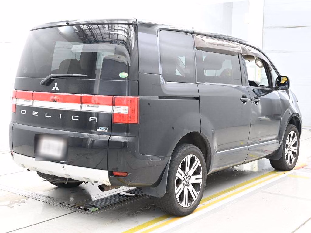 MITSUBISHI DELICA D:5