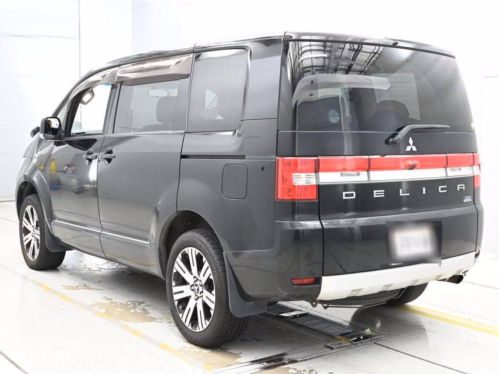 MITSUBISHI DELICA D:5