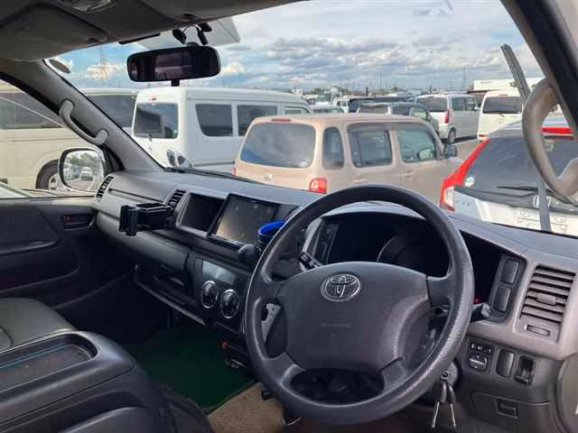 TOYOTA HIACE