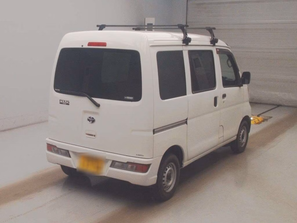 TOYOTA PIXIS VAN