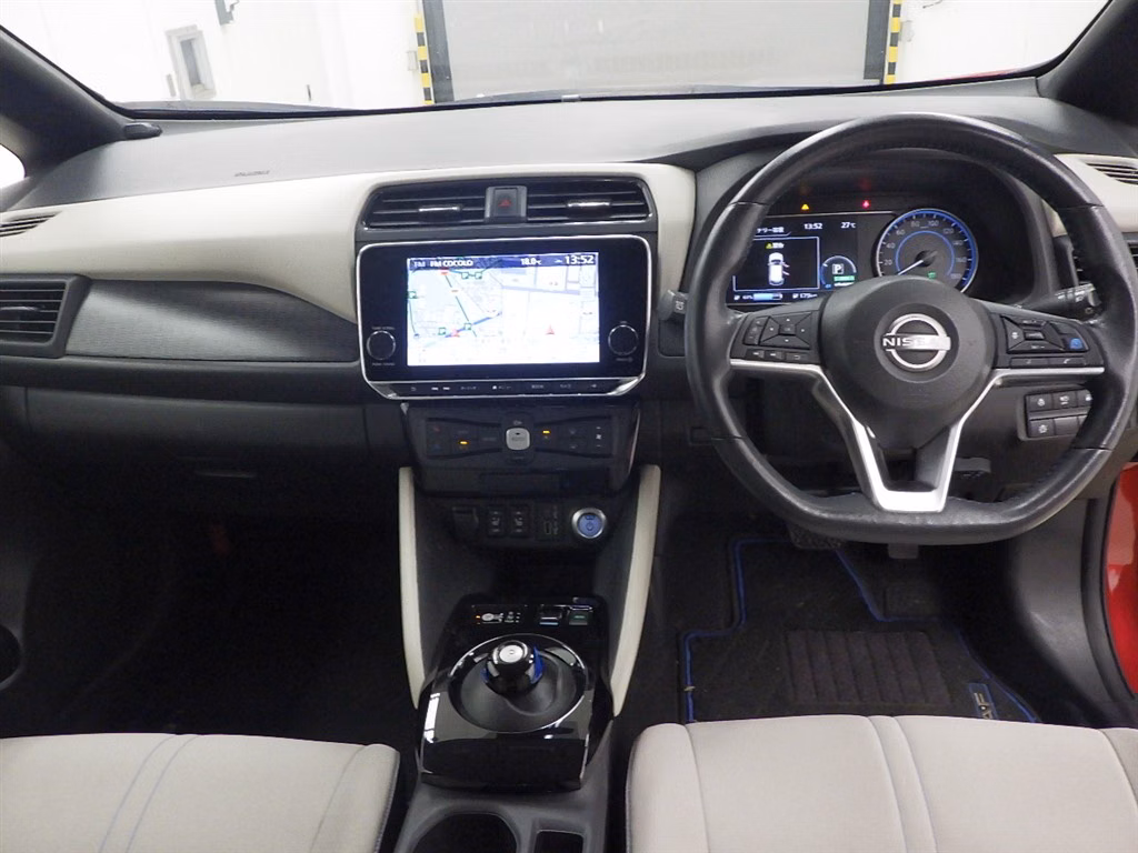 NISSAN LEAF
