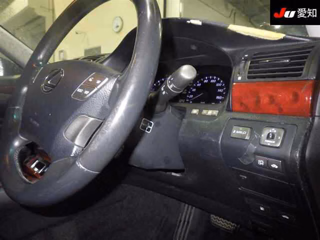LEXUS LS600H
