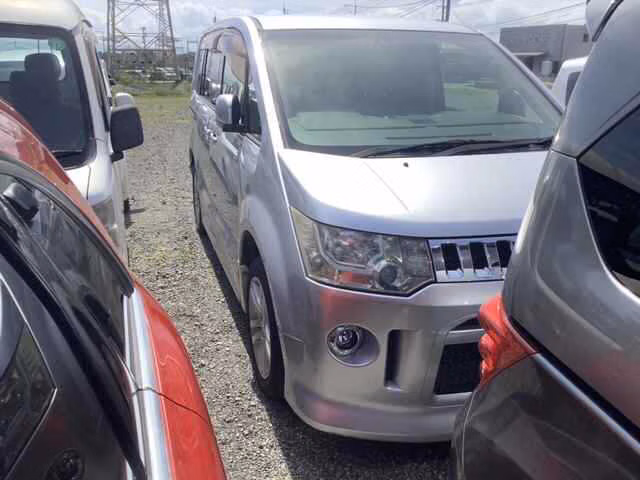 MITSUBISHI DELICA D:5