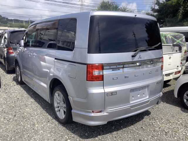 MITSUBISHI DELICA D:5