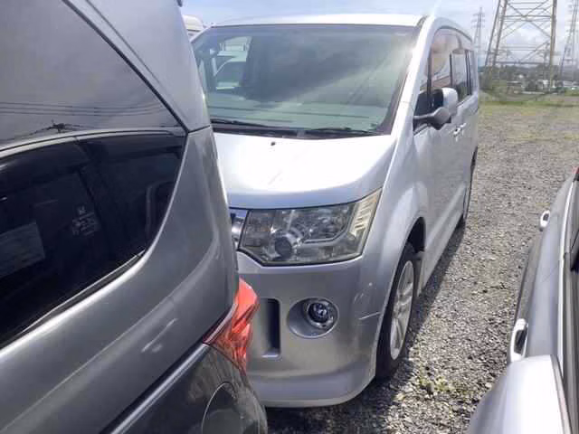 MITSUBISHI DELICA D:5