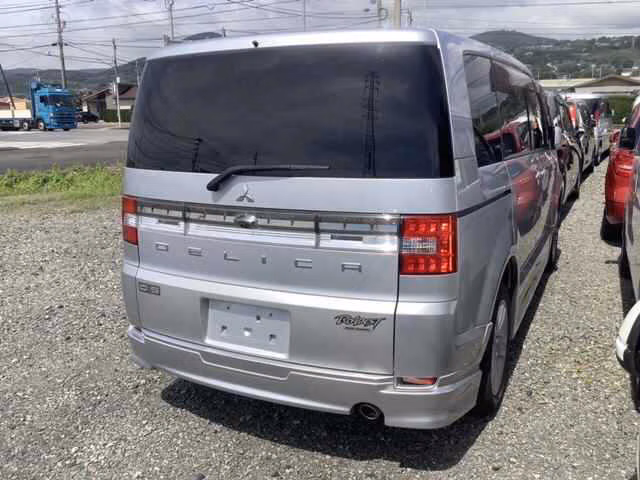 MITSUBISHI DELICA D:5
