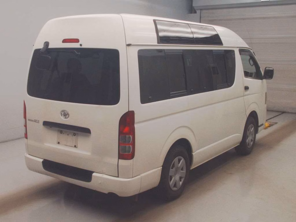 TOYOTA REGIUS ACE