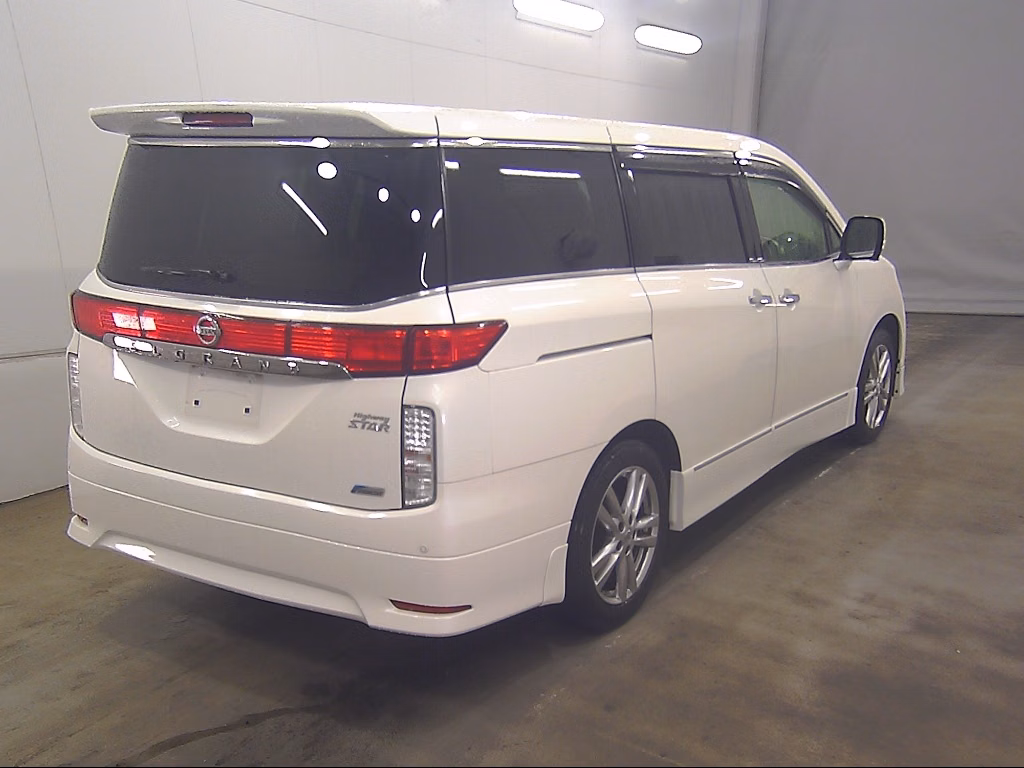 NISSAN ELGRAND