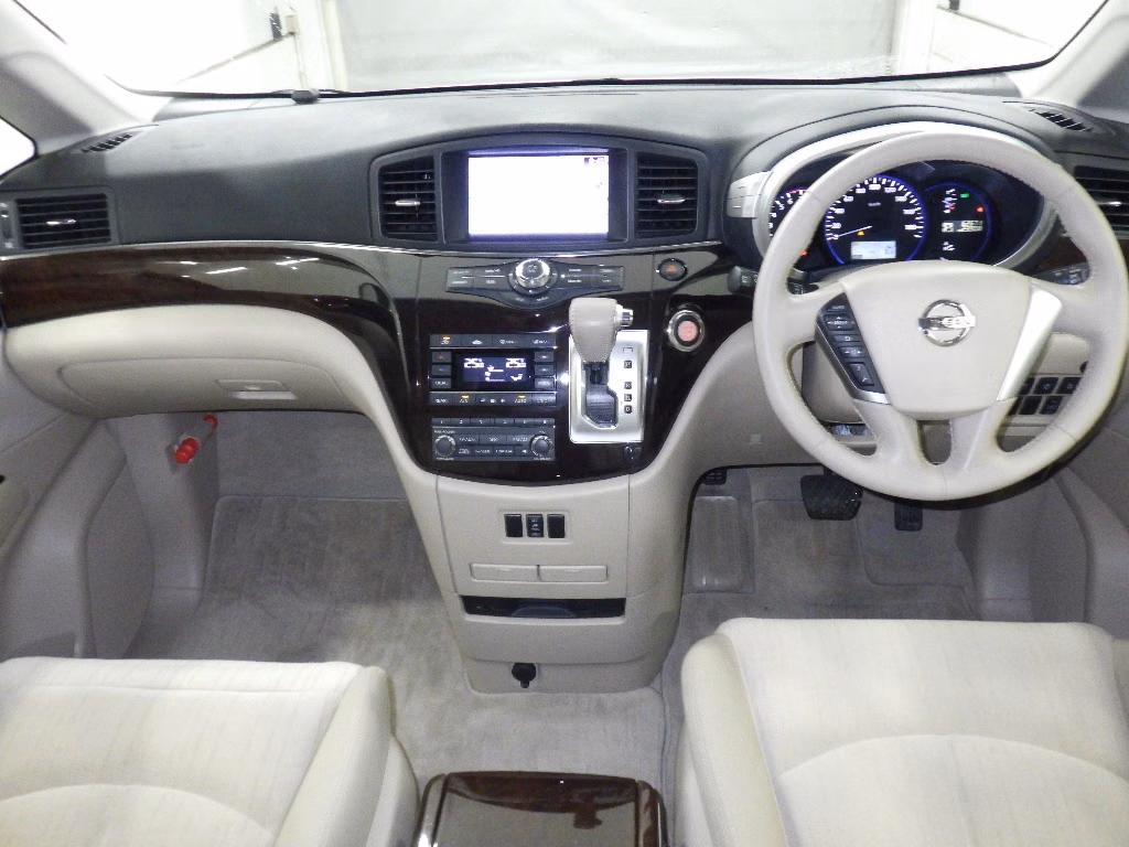 NISSAN ELGRAND