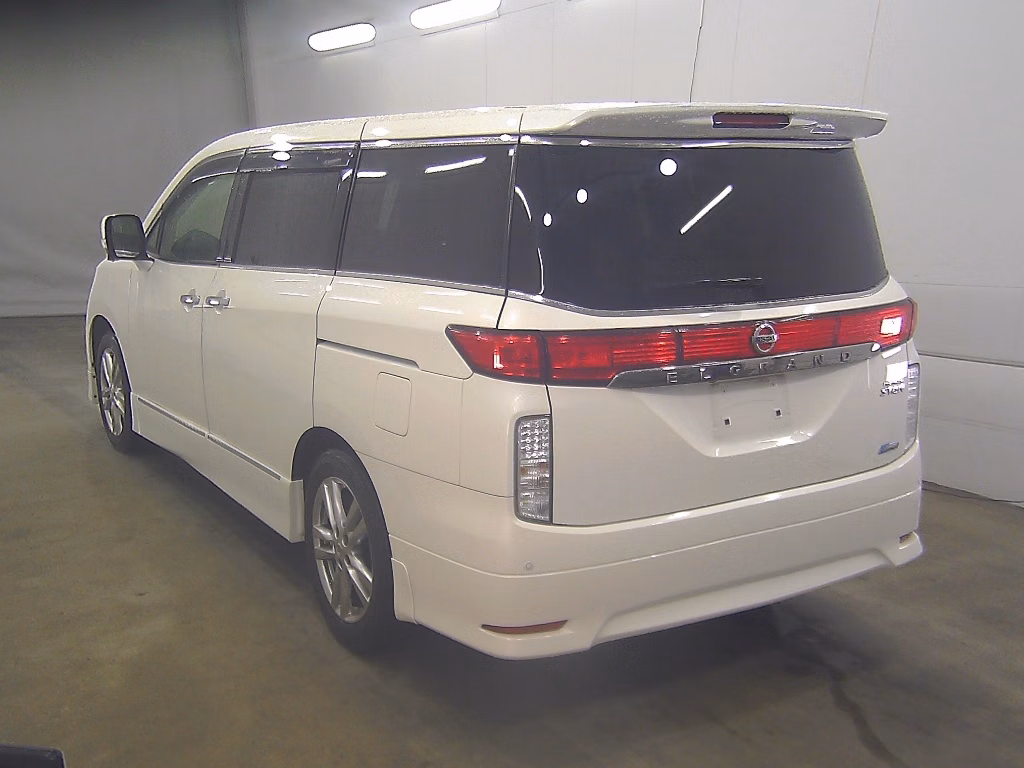 NISSAN ELGRAND