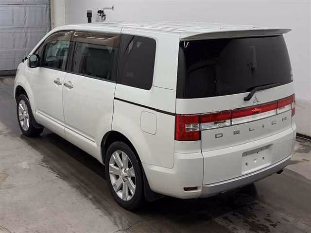MITSUBISHI DELICA D:5