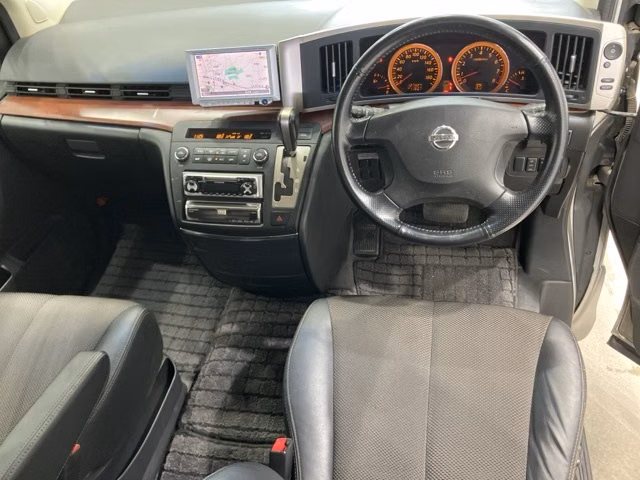 NISSAN ELGRAND