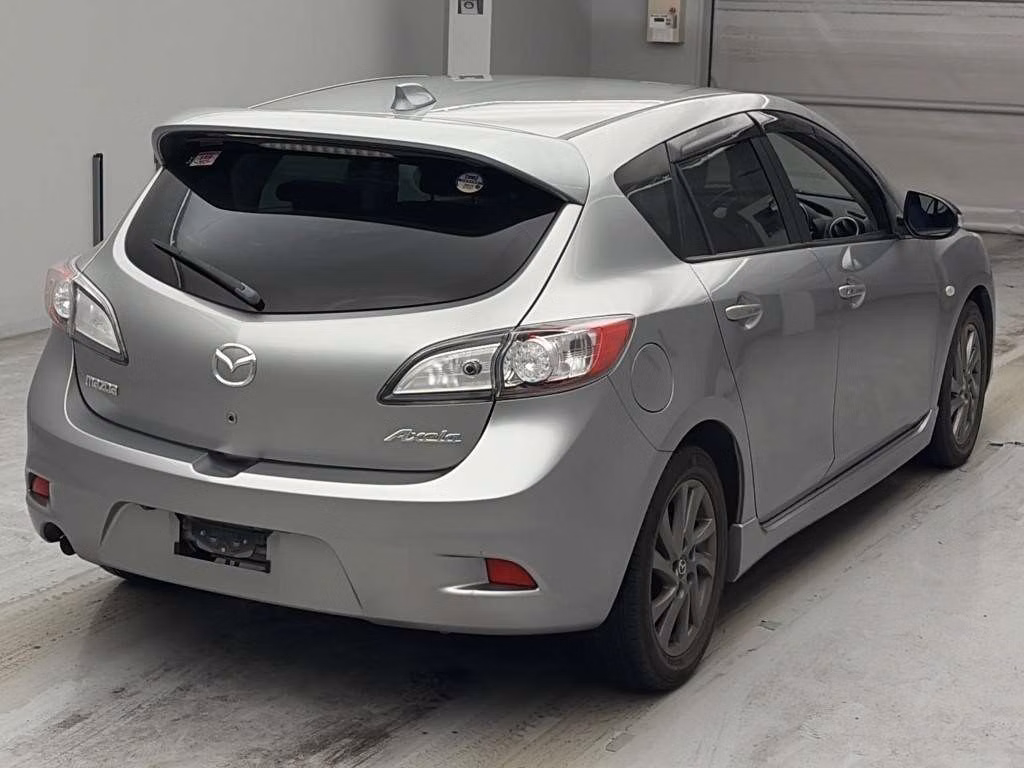 MAZDA AXELA