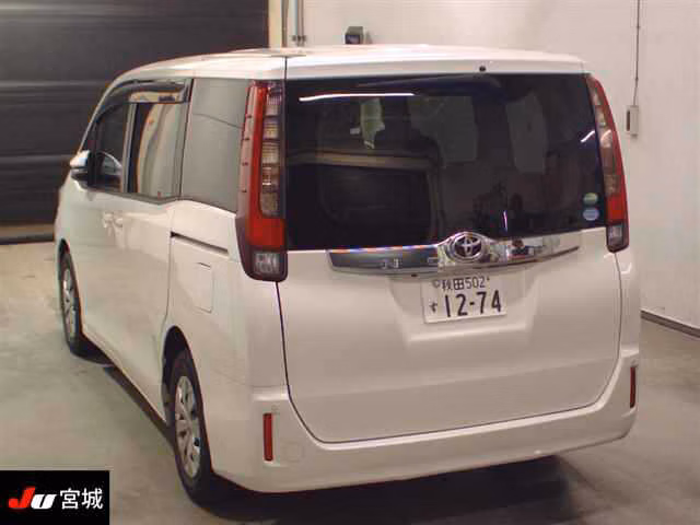 TOYOTA NOAH