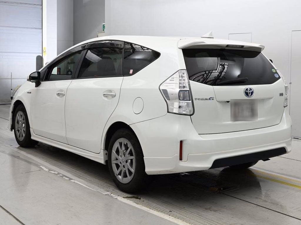 TOYOTA PRIUS ALPHA