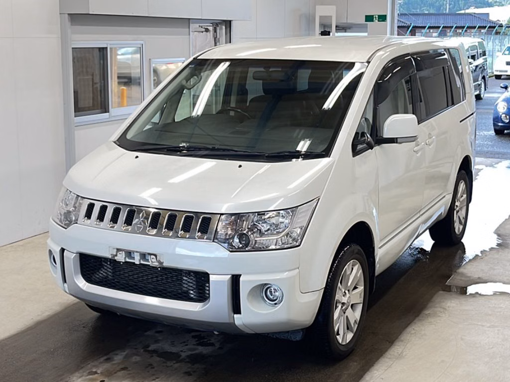 MITSUBISHI DELICA D:5