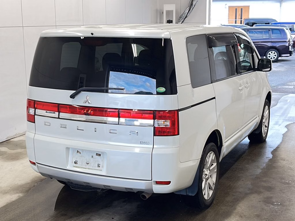 MITSUBISHI DELICA D:5