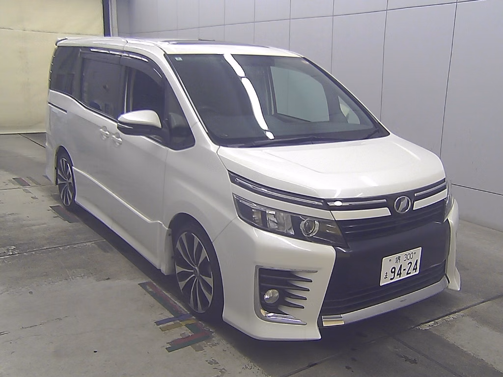 TOYOTA VOXY