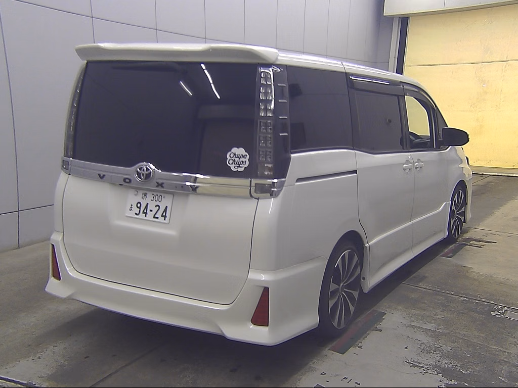 TOYOTA VOXY