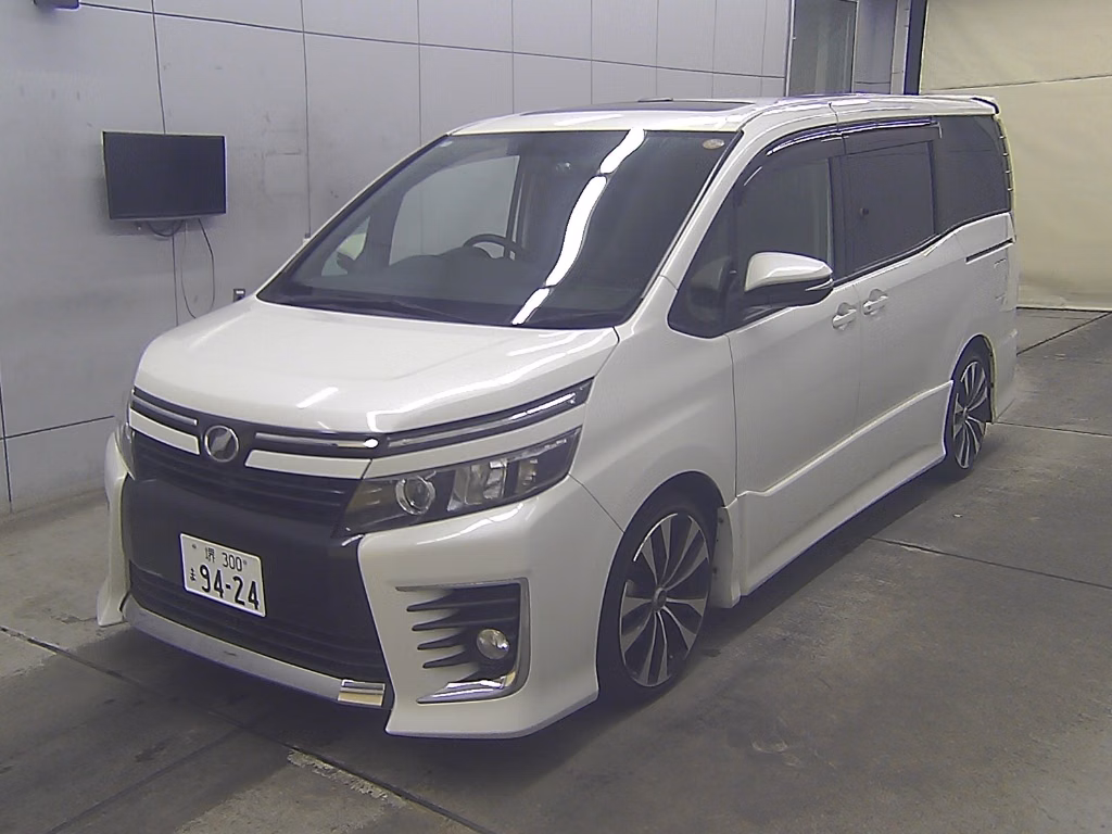 TOYOTA VOXY