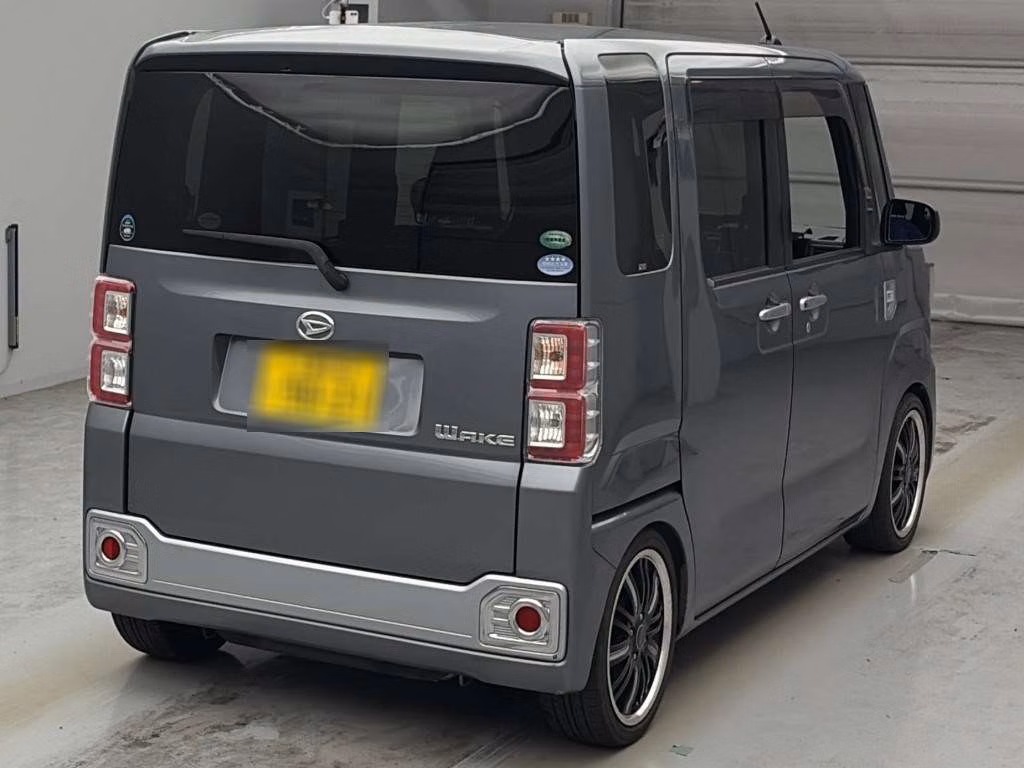 DAIHATSU WAKE